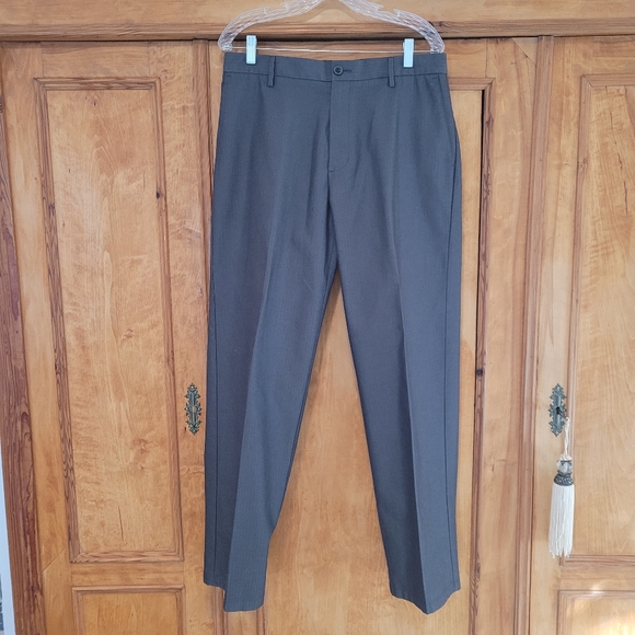 Dockers Signature Khaki Classic Fit  D3 Dress Pant. Size 33x32 - Picture 1 of 15